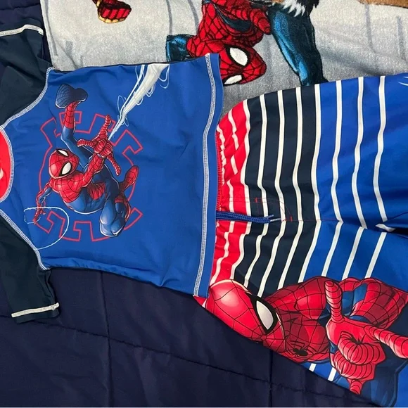 Marvel Spider-Man Swim suit set with hooded towel- boys 5/6 - Picture 2 of 8